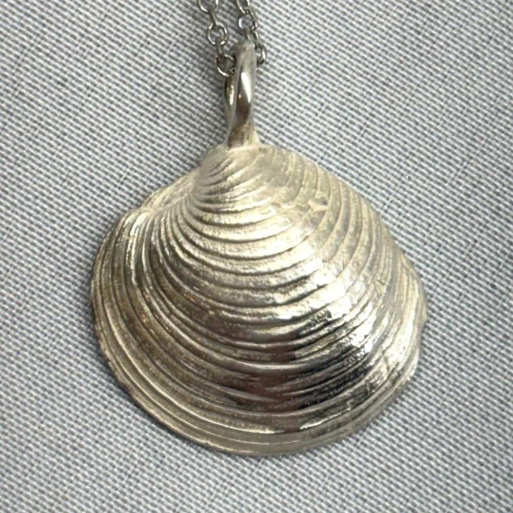 Unbranded Seashell Pendant Necklace Unisex OS Silver Excellent Sterling 925 18in